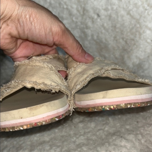 Vionic Cream Cross-Strap Sandals - Picture 4 of 9